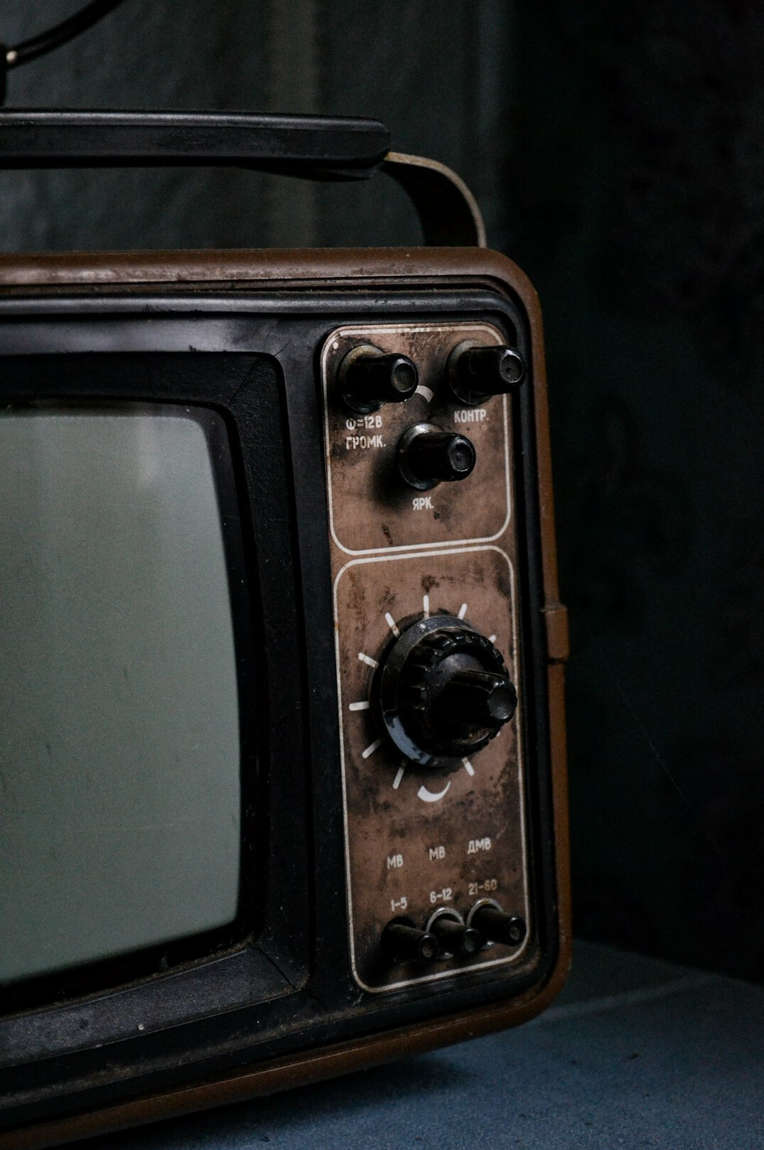 old family watching tv
