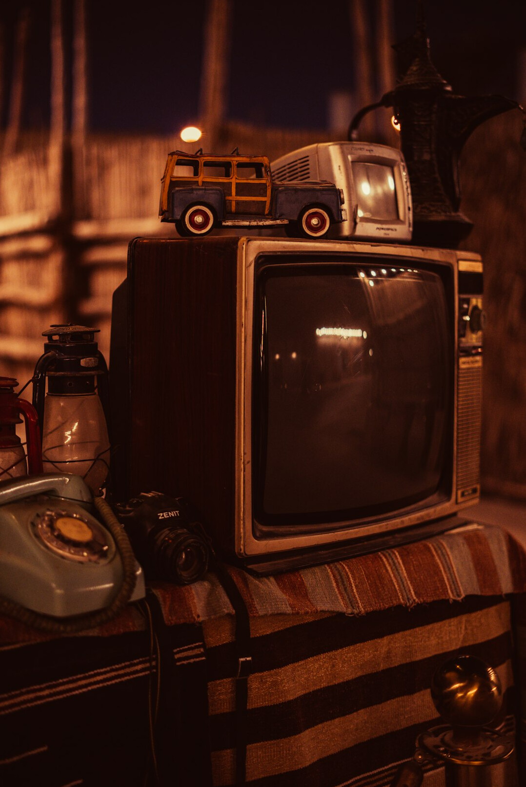 retro tv hero scene